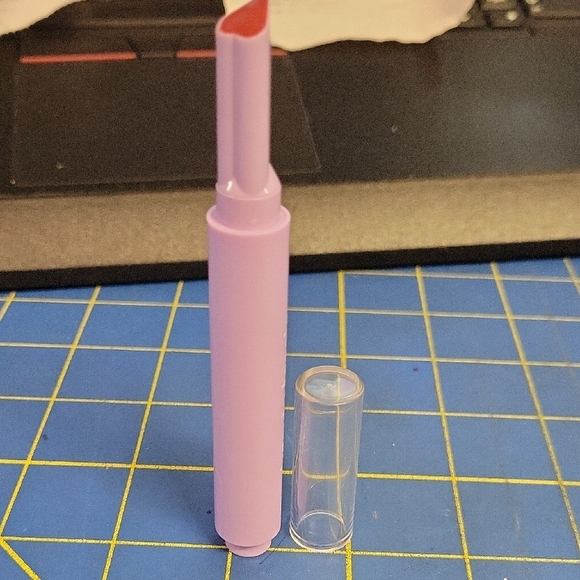 Beauty Treats Reddish Heartshape Lipstick Push Up New - Picture 1 of 2